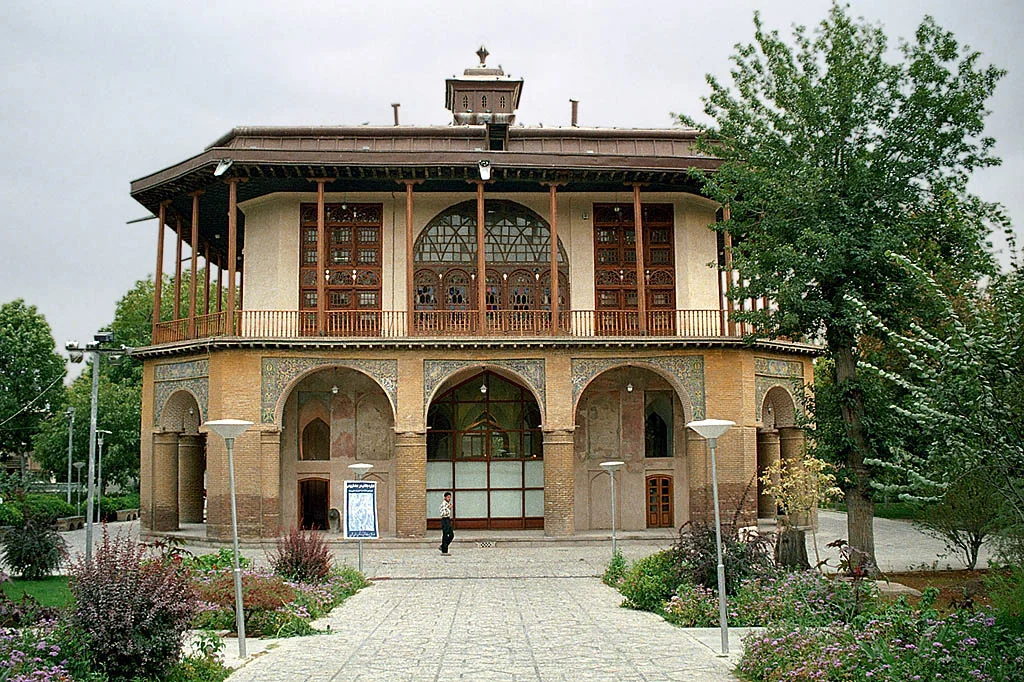 عمارت چهل‌ستون قزوین